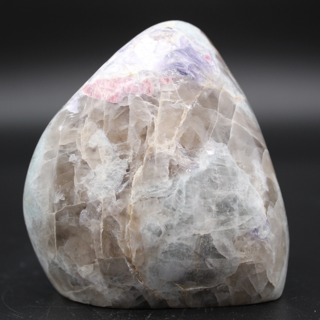 Piedra de inclusión de turmalina pulida