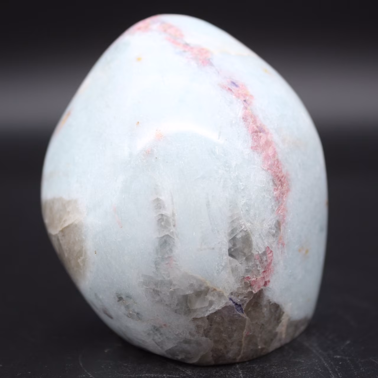 Piedra con inclusión de Turmalina de Madagascar