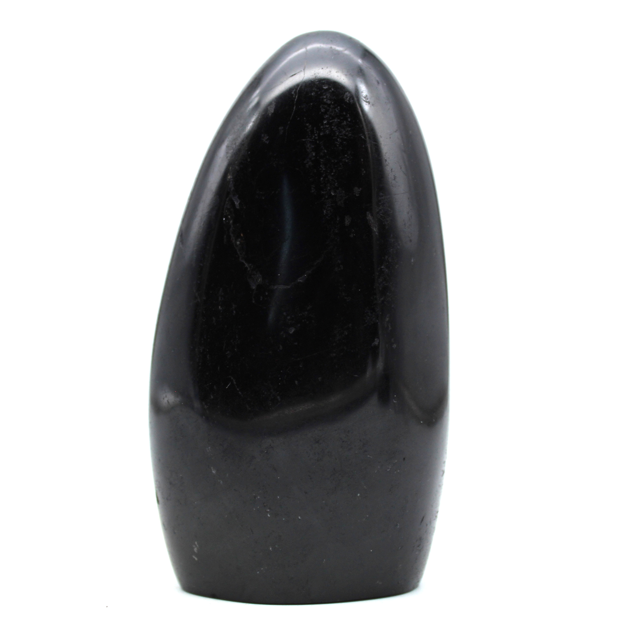 Piedra pulida con turmalina negra