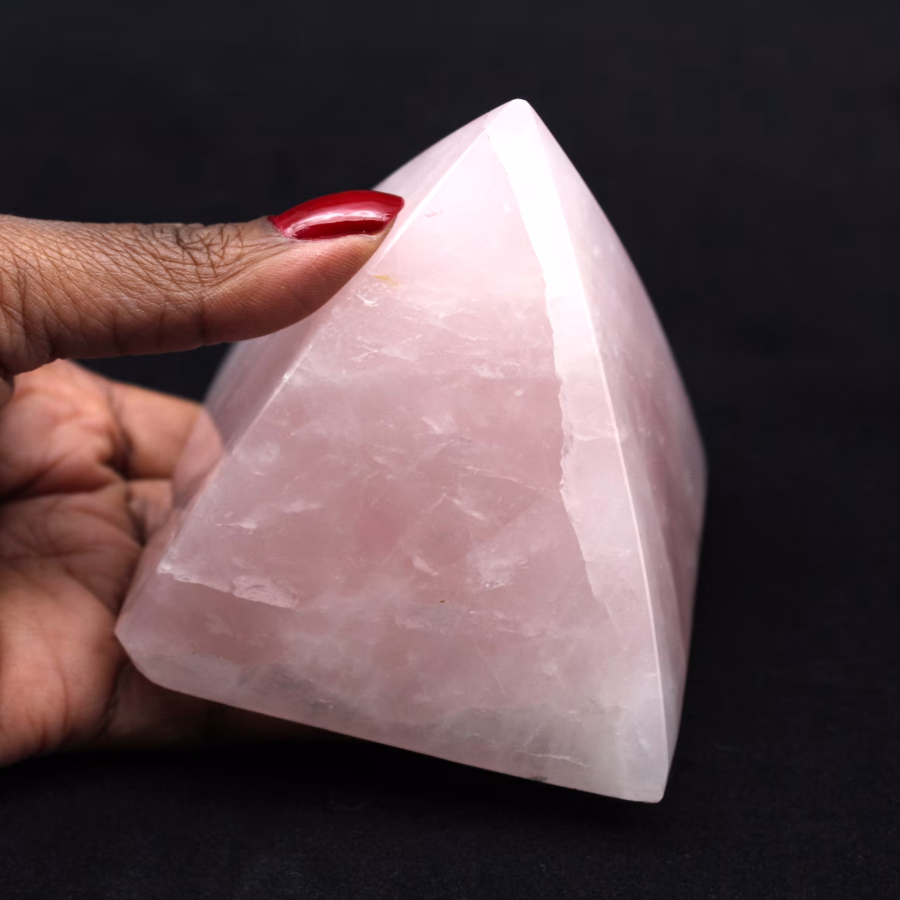 Pirámide de cuarzo rosa