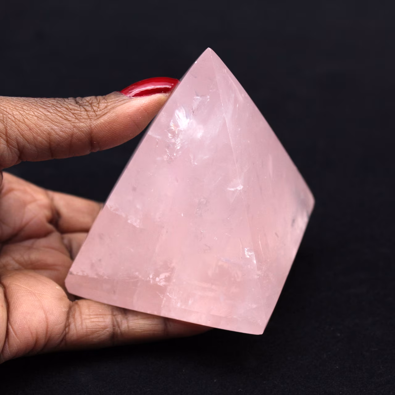 Pirámide de cuarzo rosa