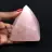 Pirámide de cuarzo rosa