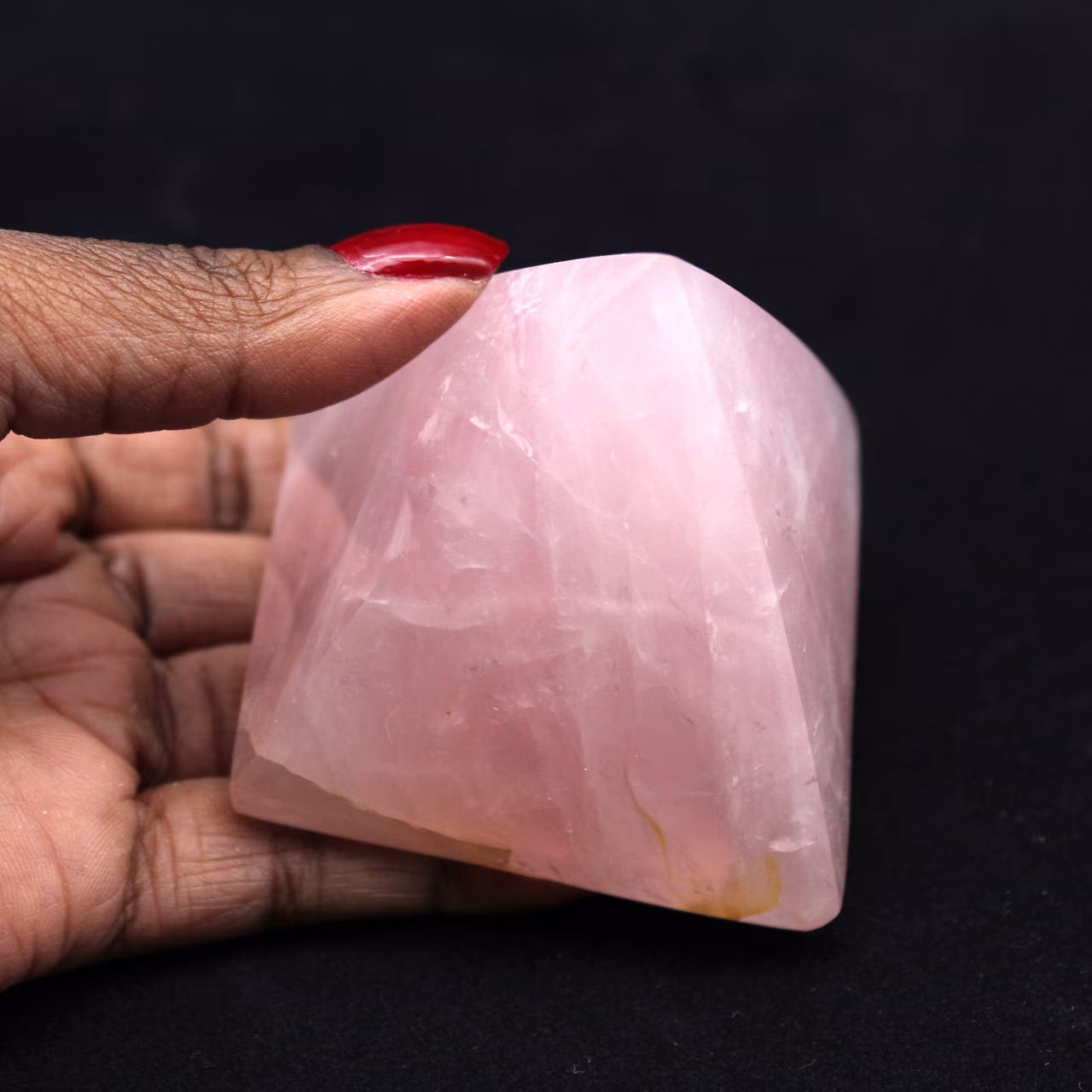 Pirámide de cuarzo rosa