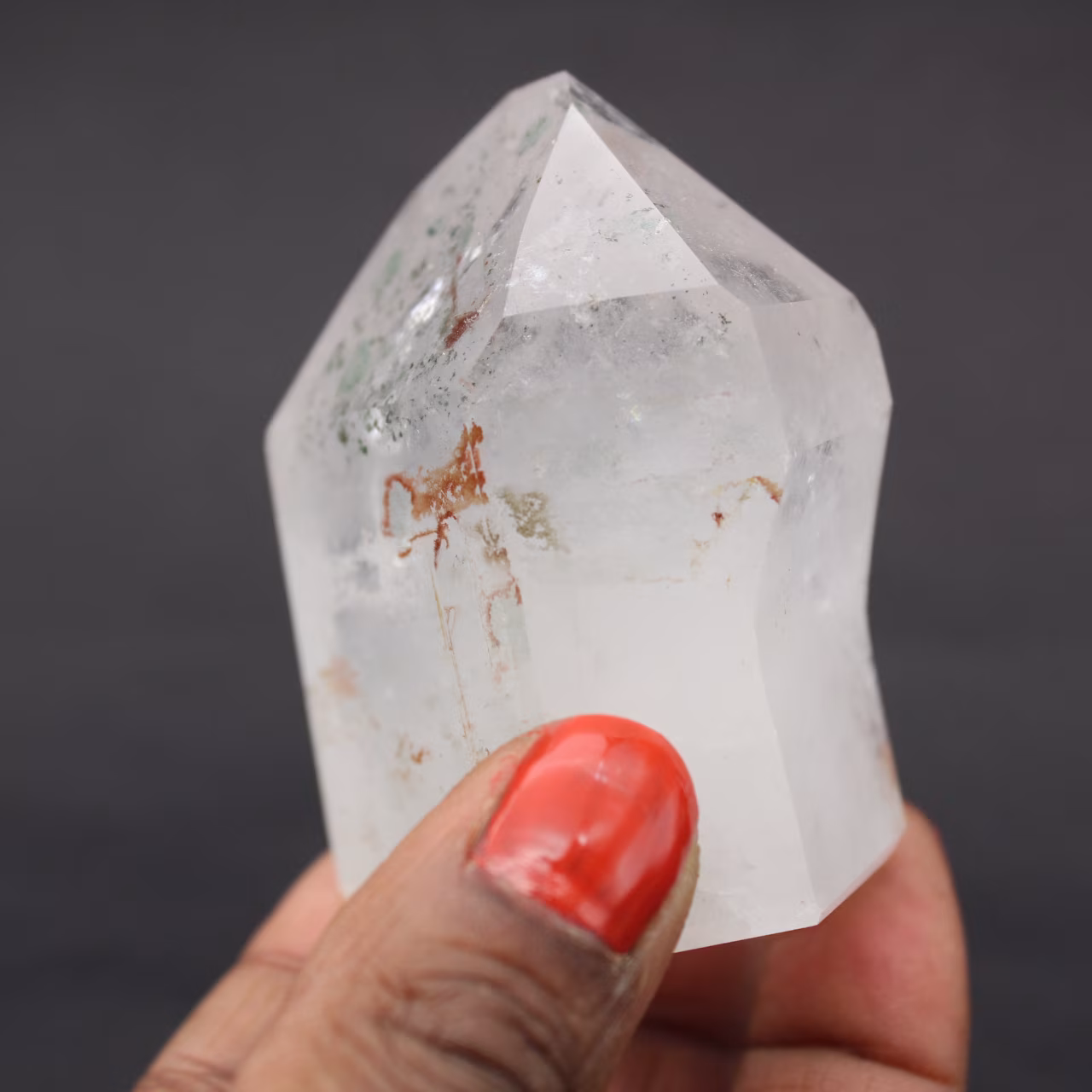 Prisma de cristal de cuarzo con inclusión de clorita