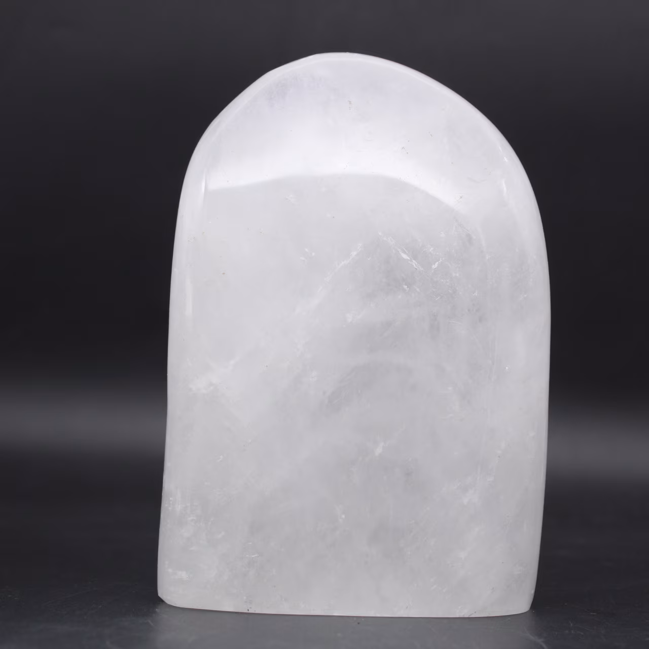 Piedra de cristal de roca pulida