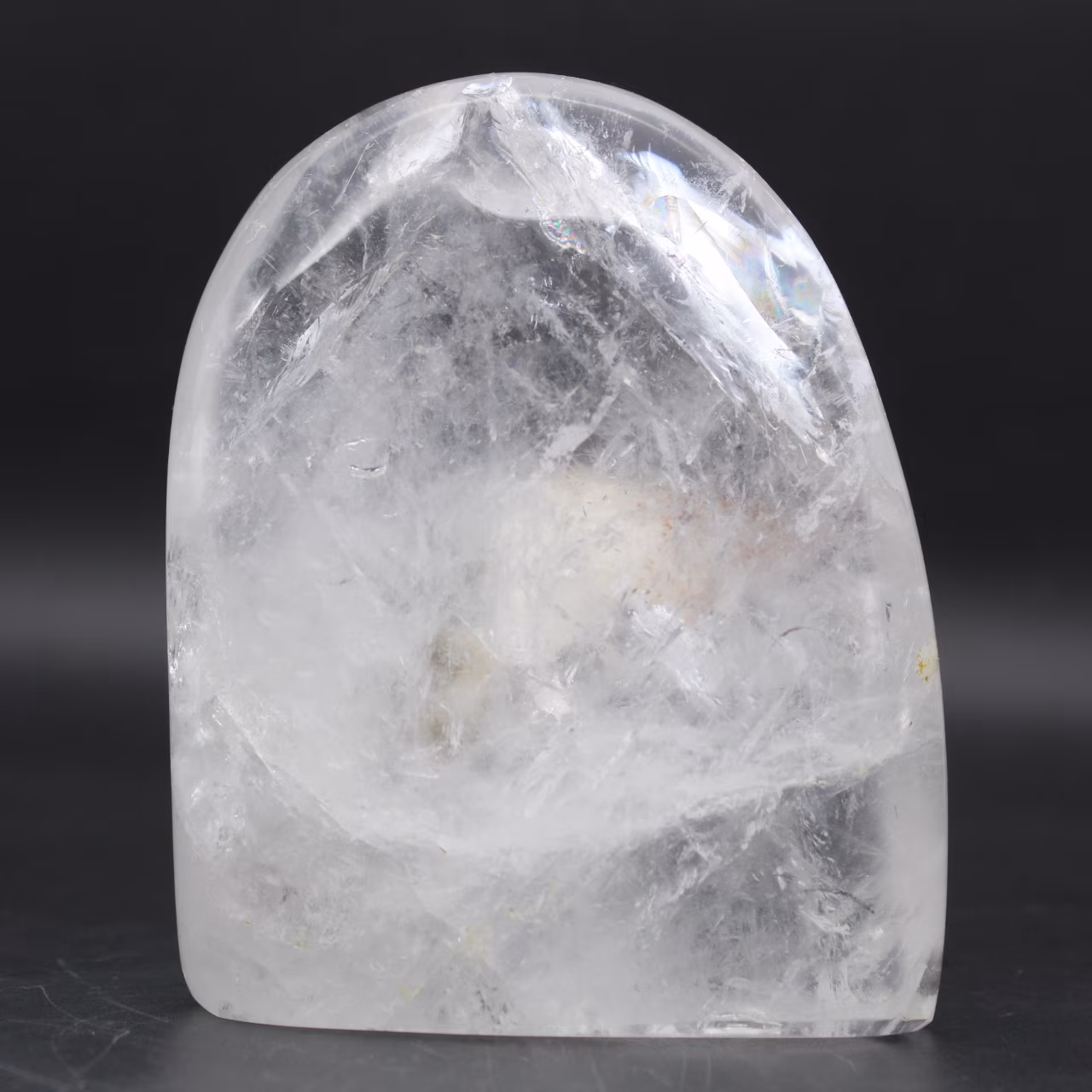Forma libre de cristal de roca pulido