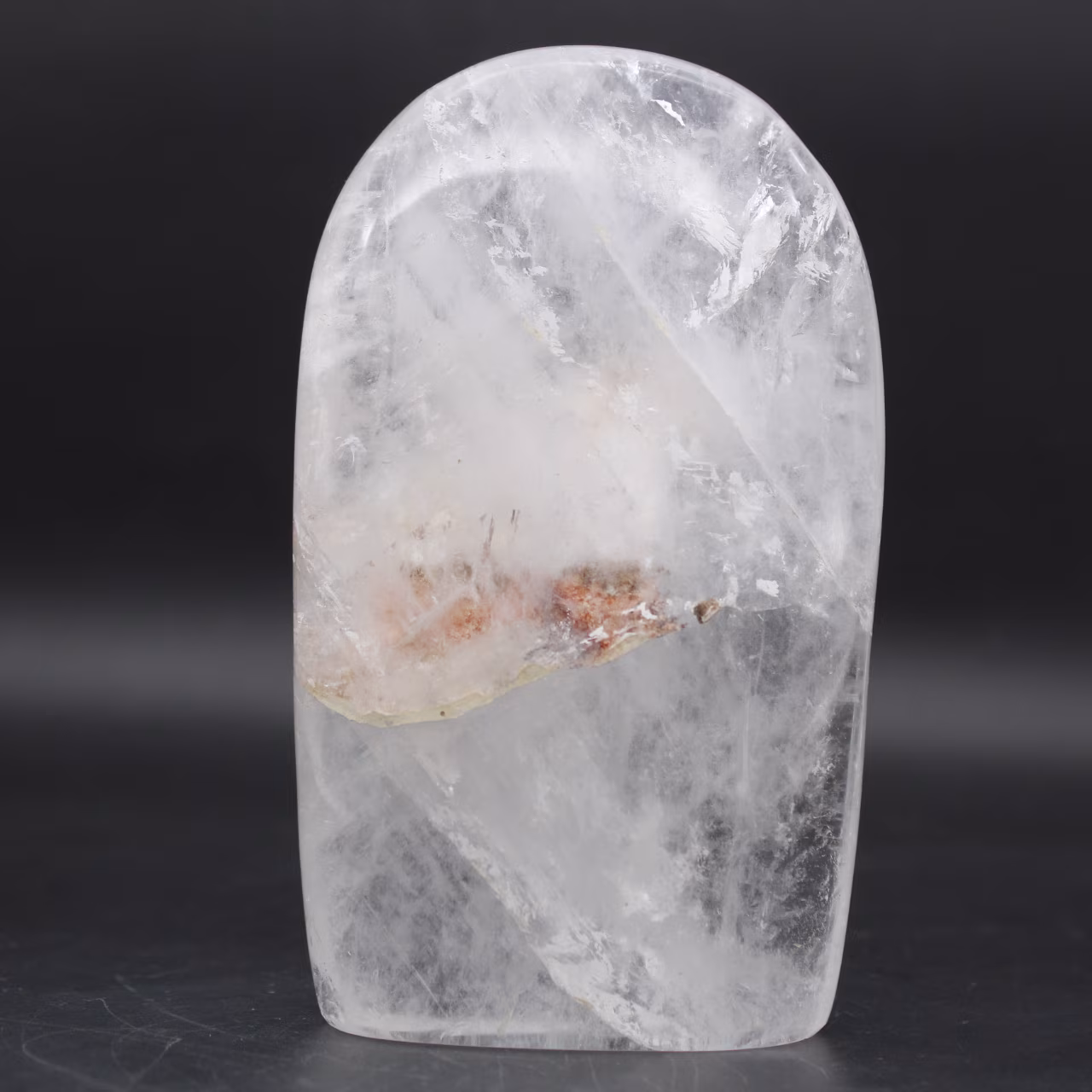 Piedra de cristal de roca pulida pulida