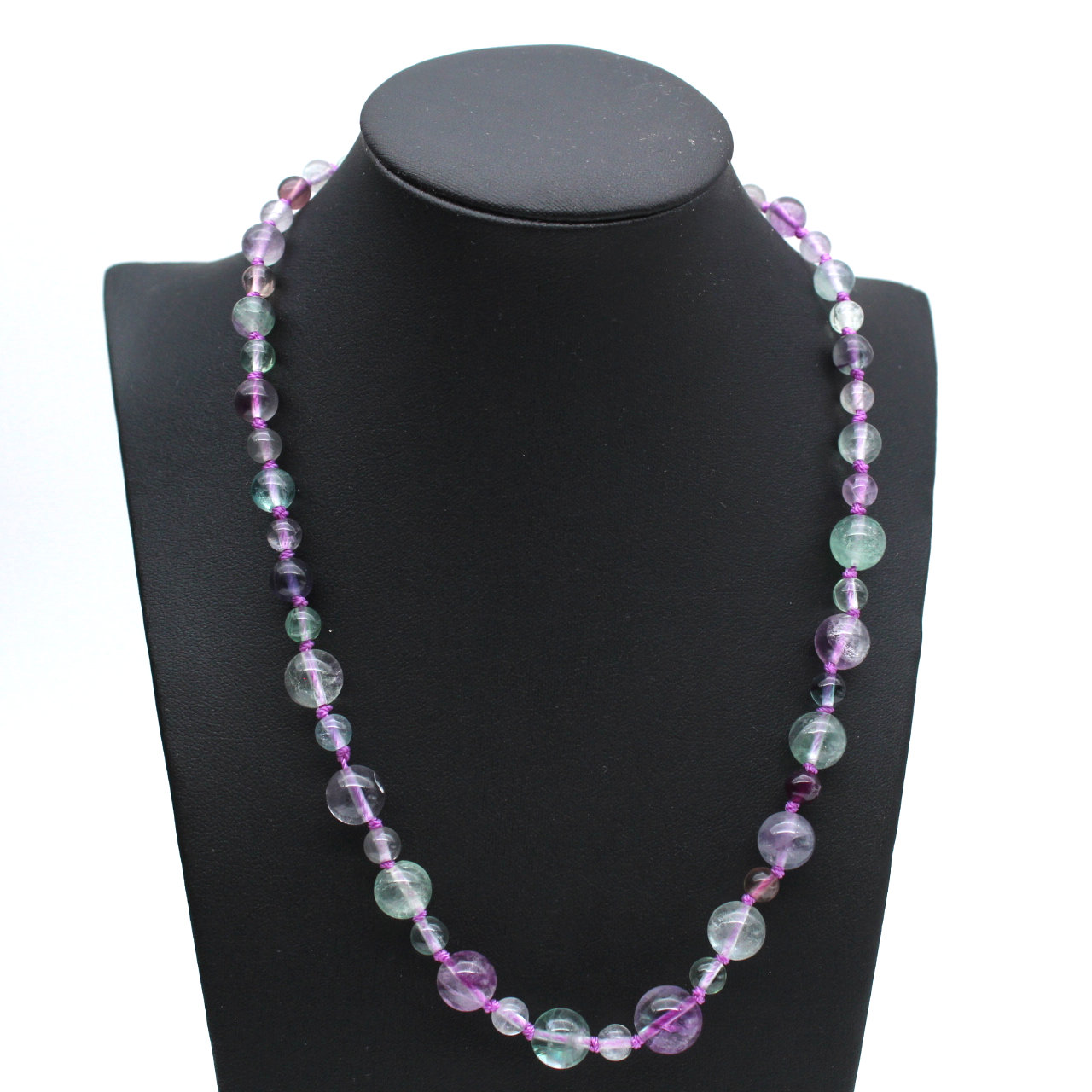 Collar de piedra fluorita