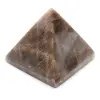 Pirámide de piedra microclina de Madagascar - 2