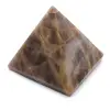 Pirámide de piedra microclina de Madagascar - 2