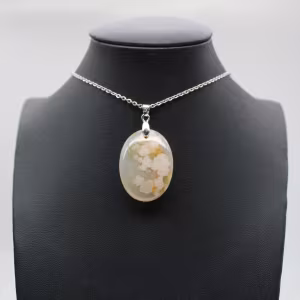 Colgante de ágata con flor ovalada