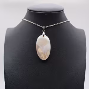 Colgante de ágata con flor ovalada