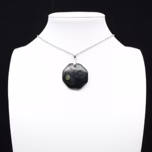 Colgante de jaspe kambamba en forma de octágono