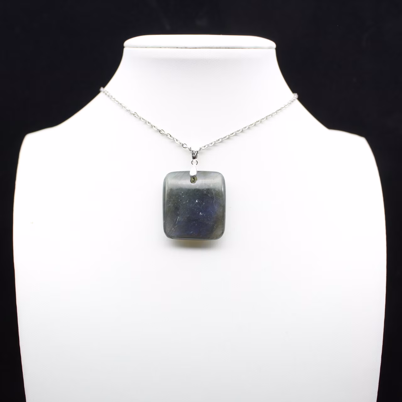 Colgante de piedra labradorita cuadrada