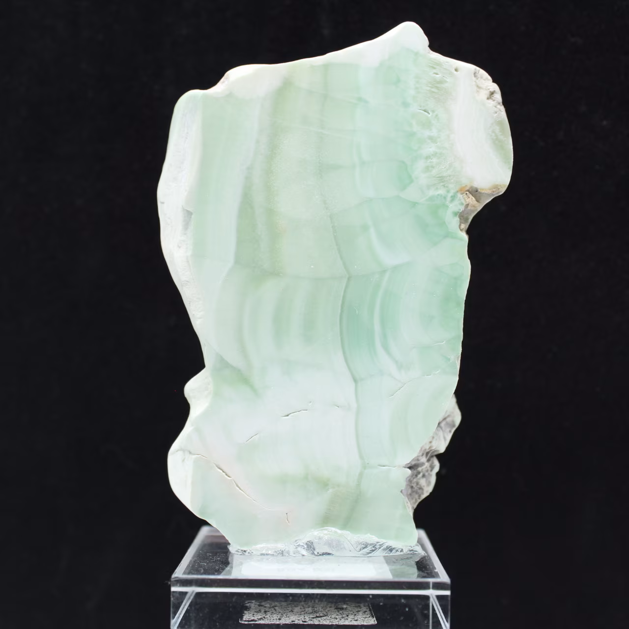 Rebanada de piedra de aragonita verde natural