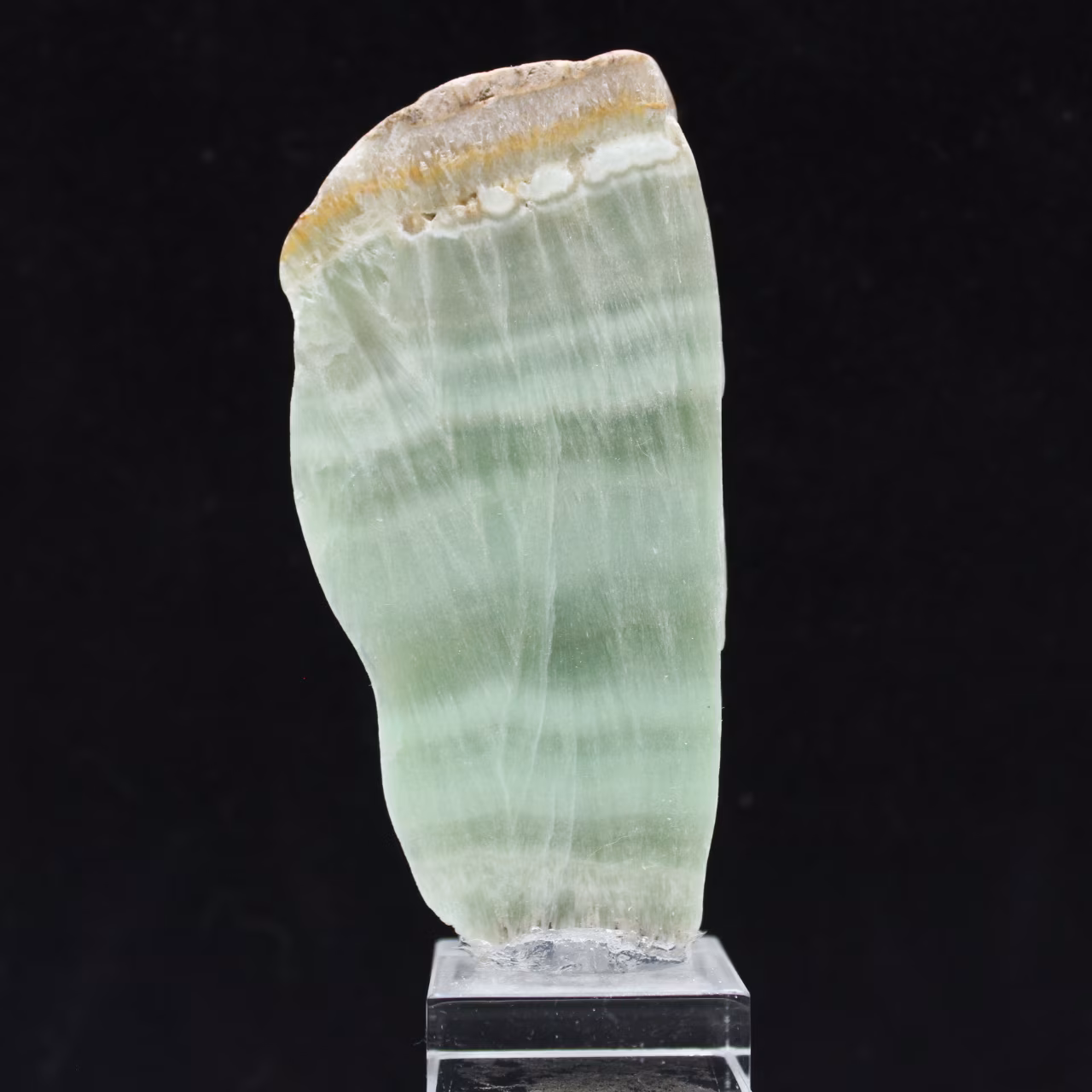 Piedra de aragonita verde ideal para colección