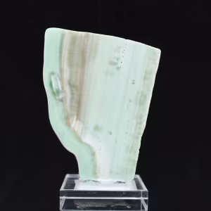 Rebanada de piedra de aragonita verde natural