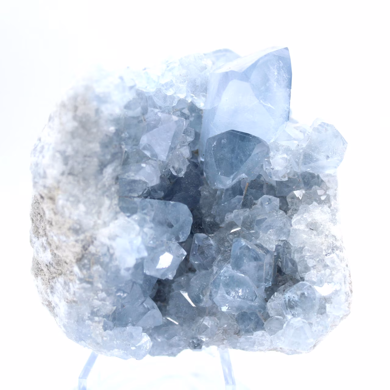 Ejemplar de celestita azul con cristales brillantes.