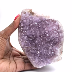 Cristales de amatista en bruto: decoración natural de Brasil