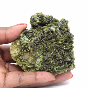 Cristales de epidota verde sobre una matriz de Imilchil