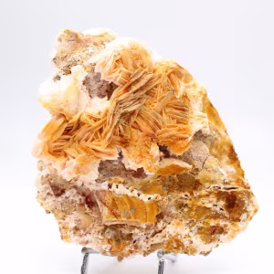 Ejemplar de barita naranja de Marruecos en cristales.