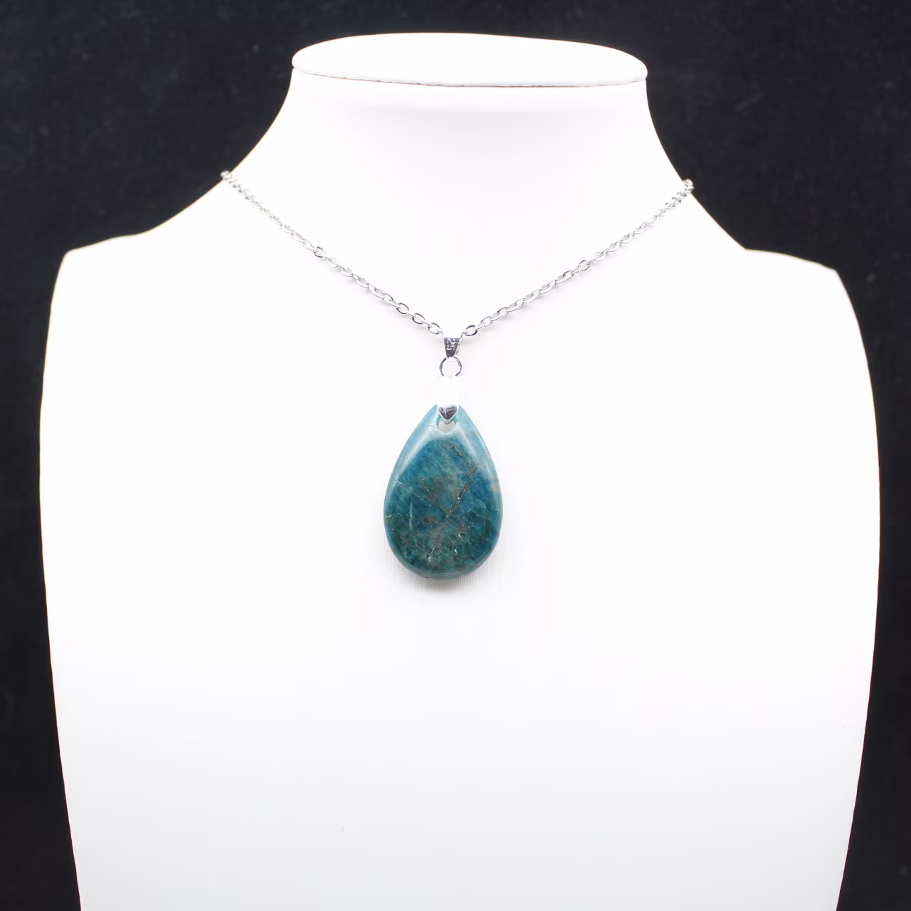 Colgante de apatita azul de Madagascar: pequeño ejemplar precioso