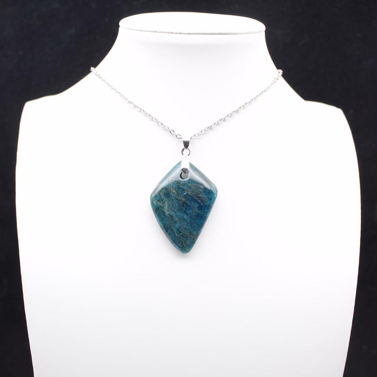 Colgante de apatita azul de Madagascar: ejemplar de alta calidad