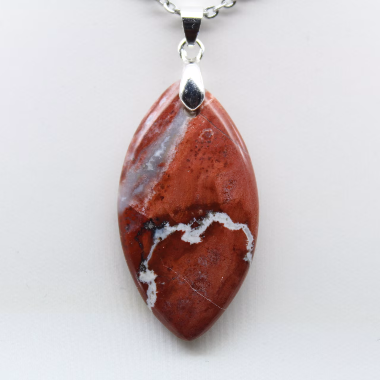 Colgante de jaspe rojo de Madagascar
