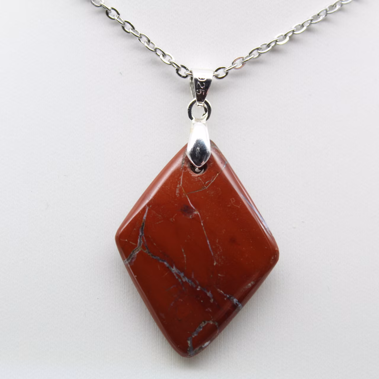 Colgante pequeño de jaspe rojo