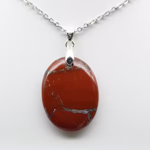 Collar con colgante de jaspe rojo