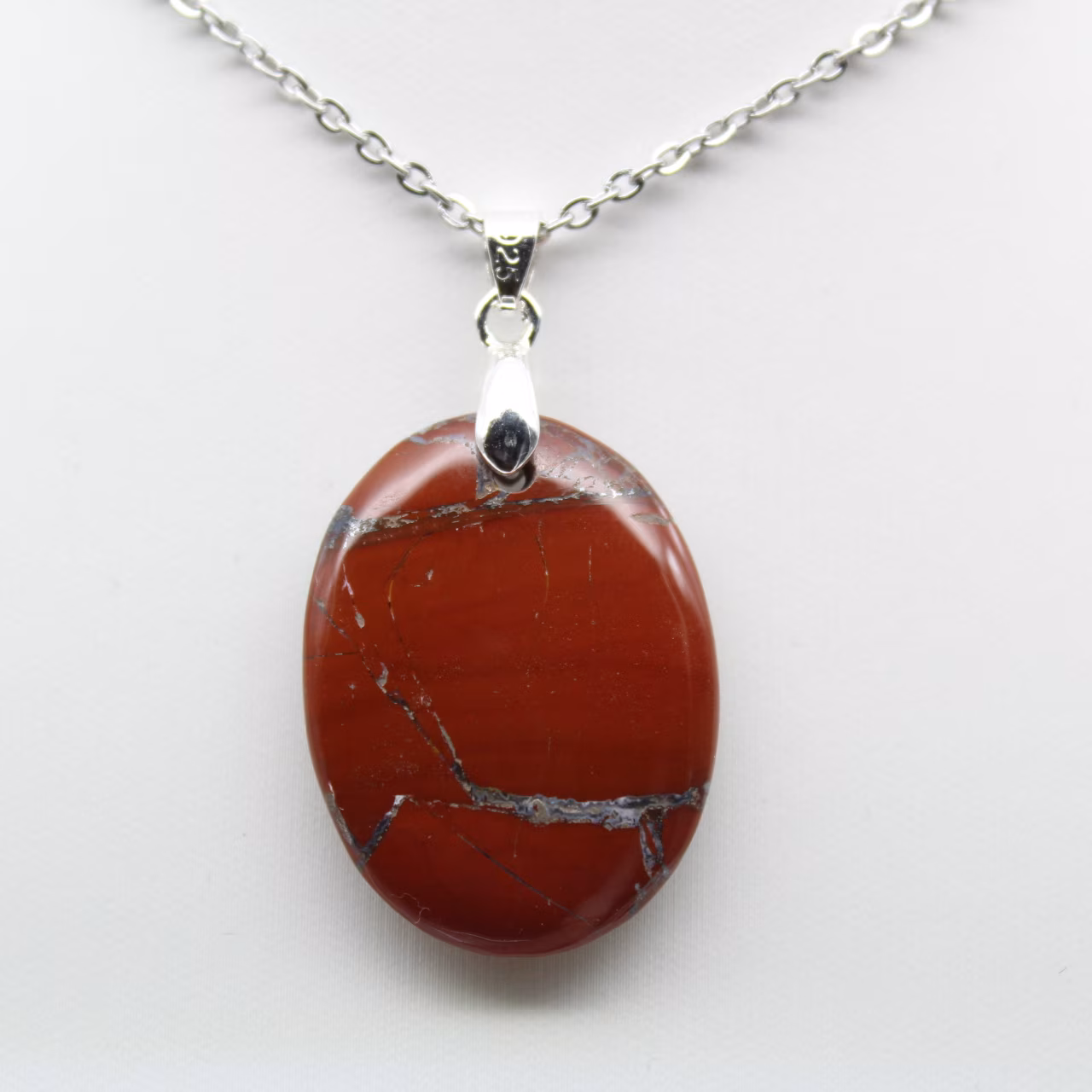 Collar con colgante de jaspe rojo