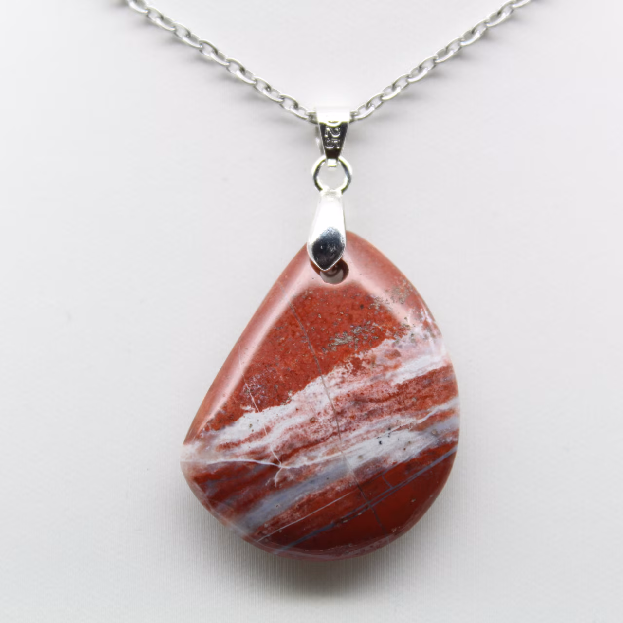 Colgante de jaspe rojo geológico