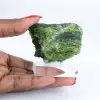Cromidópsido en bruto, mineral verde de colección, Finlandia, 80 g - 1