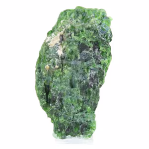 Cromidópsido en bruto sobre una base, piedra verde escandinava, 60 g