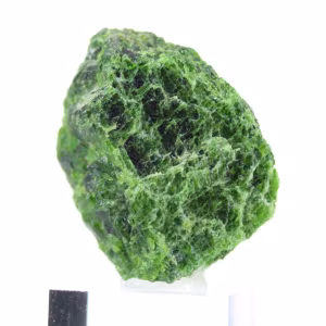 Cromodiópsido crudo sobre soporte, silicato verde de Finlandia, 60 g