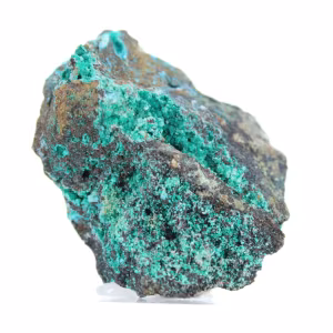 Brochantita chilena: mineral en bruto sobre ganga y basamento.