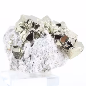 Ejemplar de pirita del Perú con cristales octaédricos dorados.