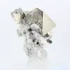 Cristales octaédricos de pirita, sulfuro de hierro de Perú. - 1