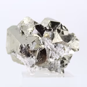 Pirita geométrica de Perú: cristales octaédricos sobre una base.
