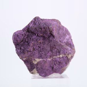 Purpurita en bruto de Portugal sobre peana – Espécimen mineral