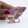 Purpurita de Portugal – Piedra en bruto sobre peana de colección - 1