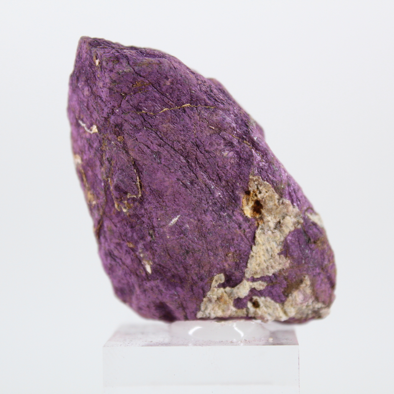 Purpurita en bruto portuguesa – Espécimen mineralógico sobre peana