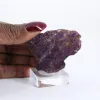Purpurita natural portuguesa sobre peana – Mineral en bruto - 1
