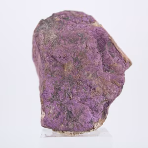 Purpurita en bruto portuguesa – Mineral de colección sobre peana