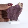 Purpurita de Portugal – Roca en bruto de colección sobre peana - 1